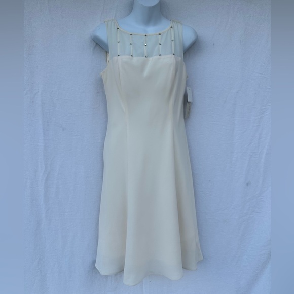 Evan Picone Dresses & Skirts - Evan PiconeElegant Cream Sleeveless Dress#A1